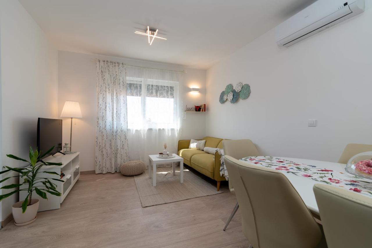 Apartman Lotos Apartment Trogir Bagian luar foto