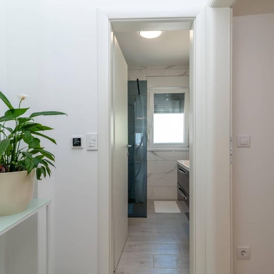 Apartman Lotos Apartment Trogir Bagian luar foto