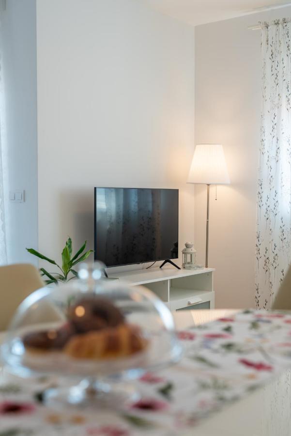 Apartman Lotos Apartment Trogir Bagian luar foto