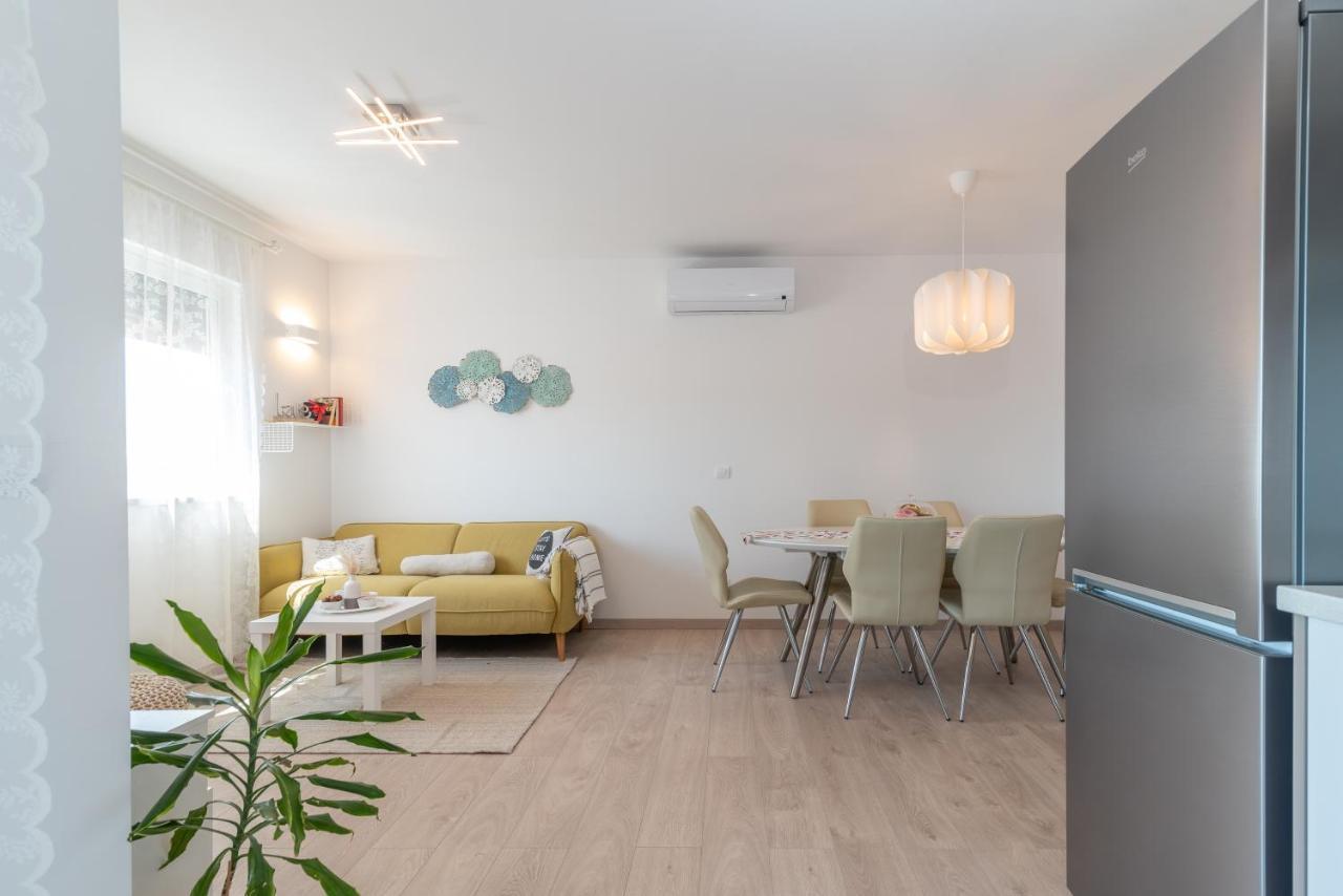 Apartman Lotos Apartment Trogir Bagian luar foto